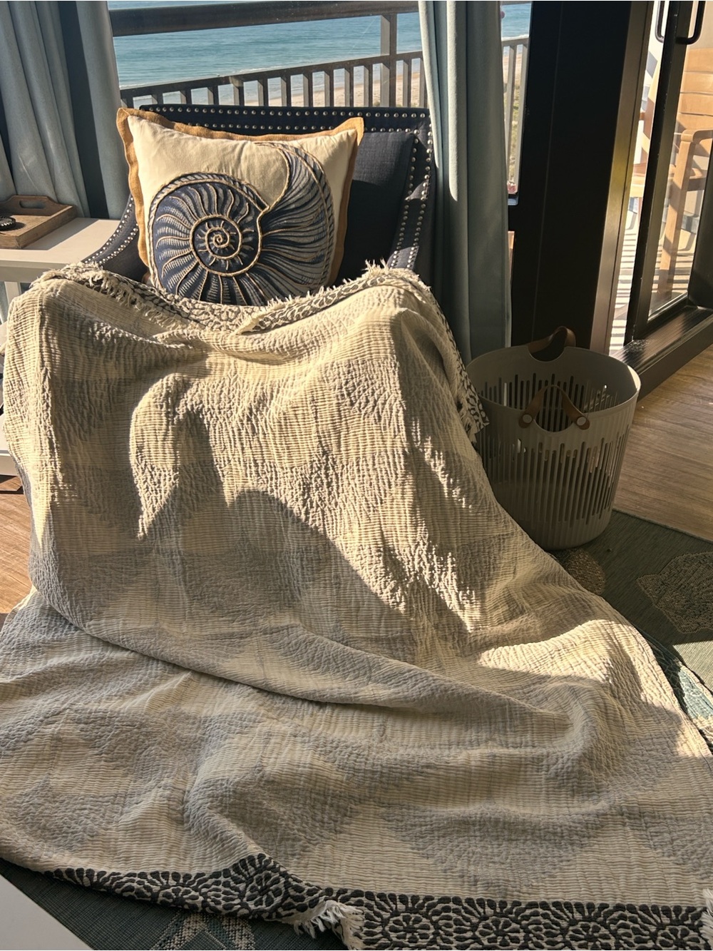 Modern Genevieve Gorder Anthro Feathered Flock Throw XL Silver Gray + Cool White - Picture 11 of 16